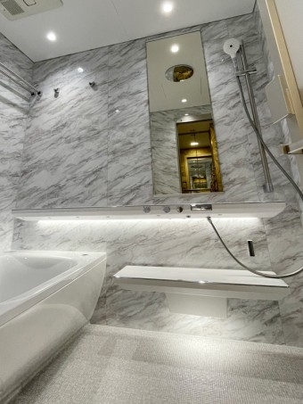 オーバーヘッドシャワーで快適お風呂タイム♪ オーバーヘッドシャワーで快適お風呂タイム♪